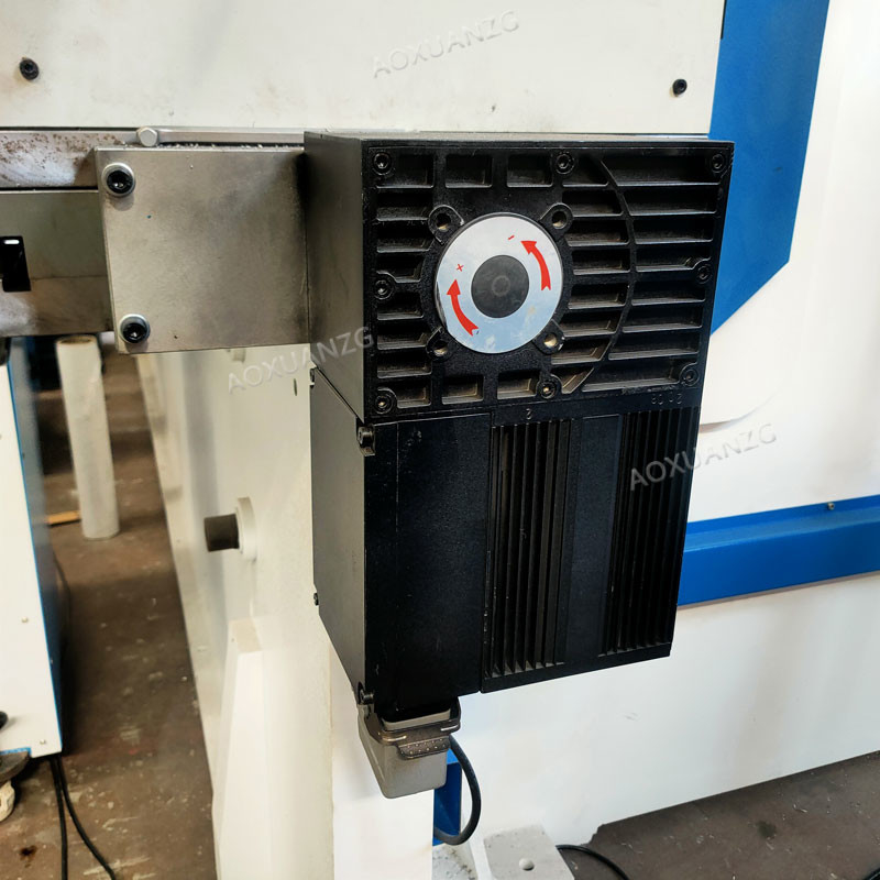 Full Automatic Hydraulic CNC Press Brake Machine Customized Die 3 Axis