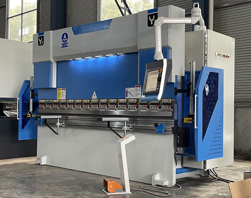 8+1 Axis 3200mm 110T Hydraulic  Press Bender With DA66T Main Servo Motor
