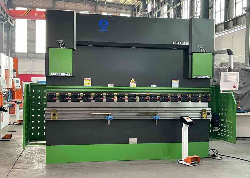 Wc67k 160T 2500mm 200mm Hydraulic Press Brake Ram Stroke On Sale - High Quality And Durable Power Equipment