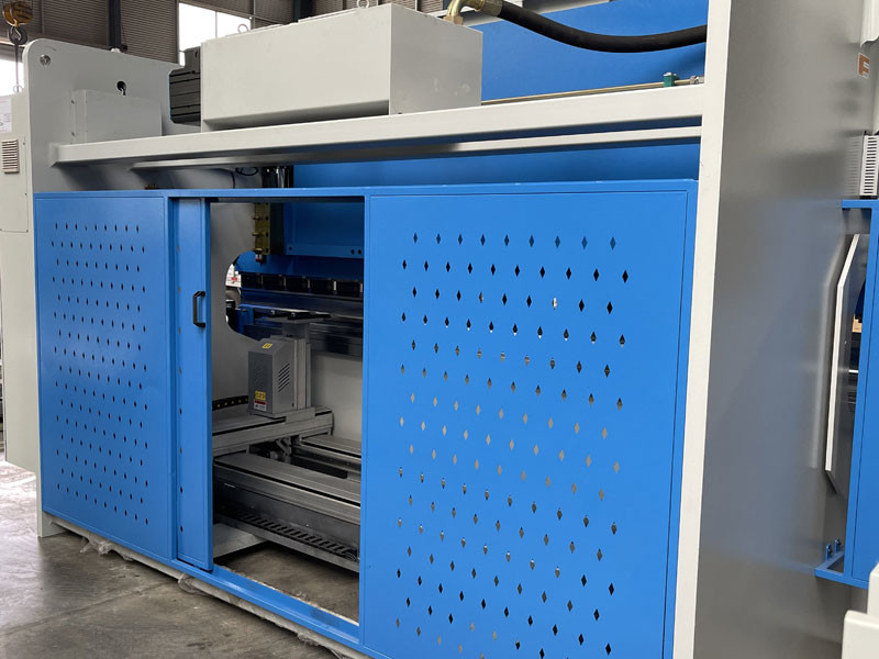 Hydraulic CNC 8 +1 Axis Press Brakes Electrohydraulic Press Bending Brake For Special-Shaped Workpieces