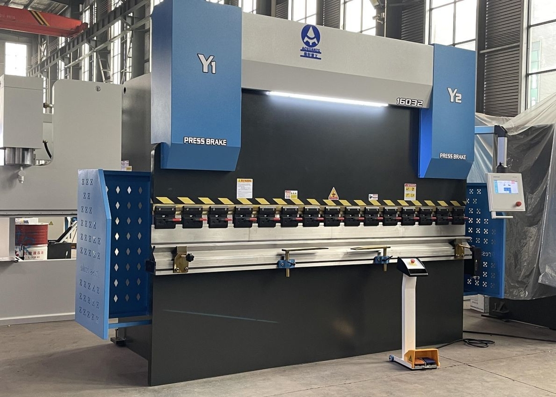 High-precision Hydraulic CNC Press Brake - Max. Bending Thickness 3mm Stainless Steel