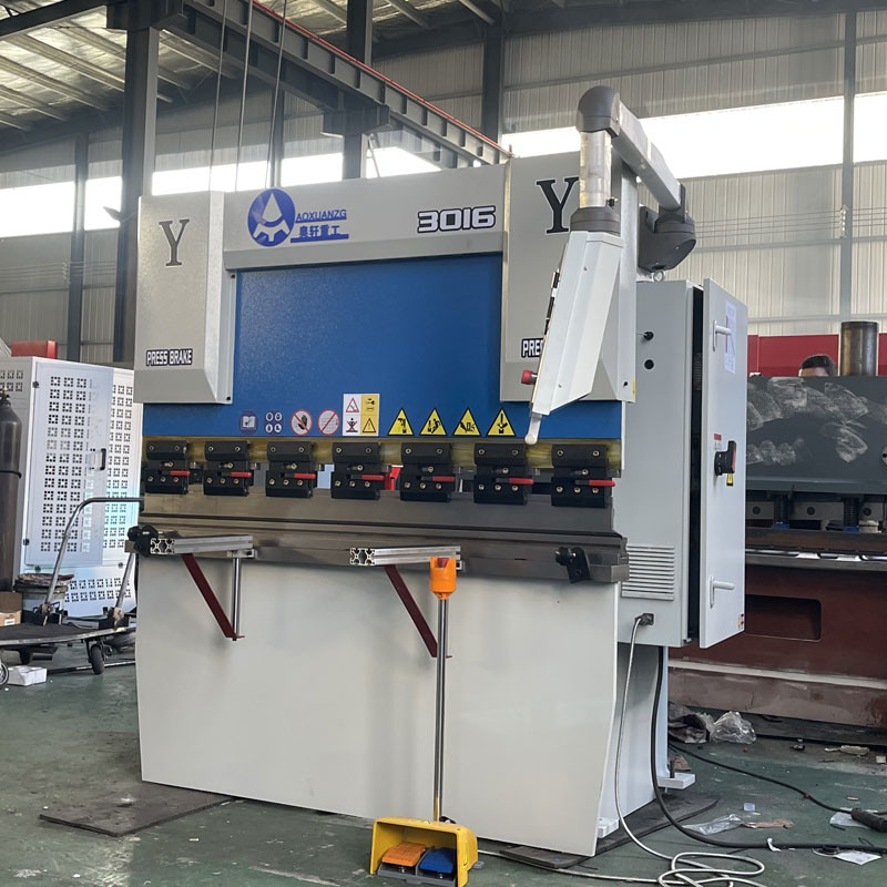 30T 1600MM Hydraulic Press Brakes With Tp10s High Accuracy 0.02mm